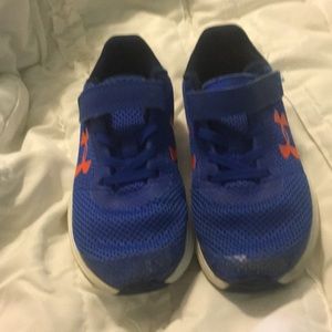 Underarmour boys tennis shoes